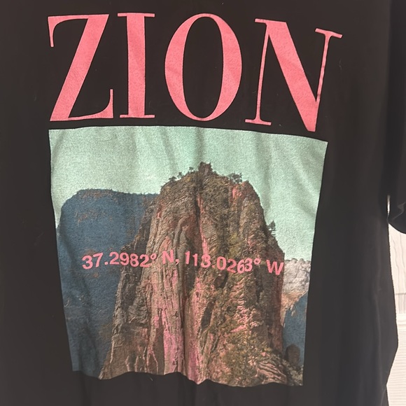 ZION unisex tee shirt size medium (mount zion ) design black - Picture 2 of 3